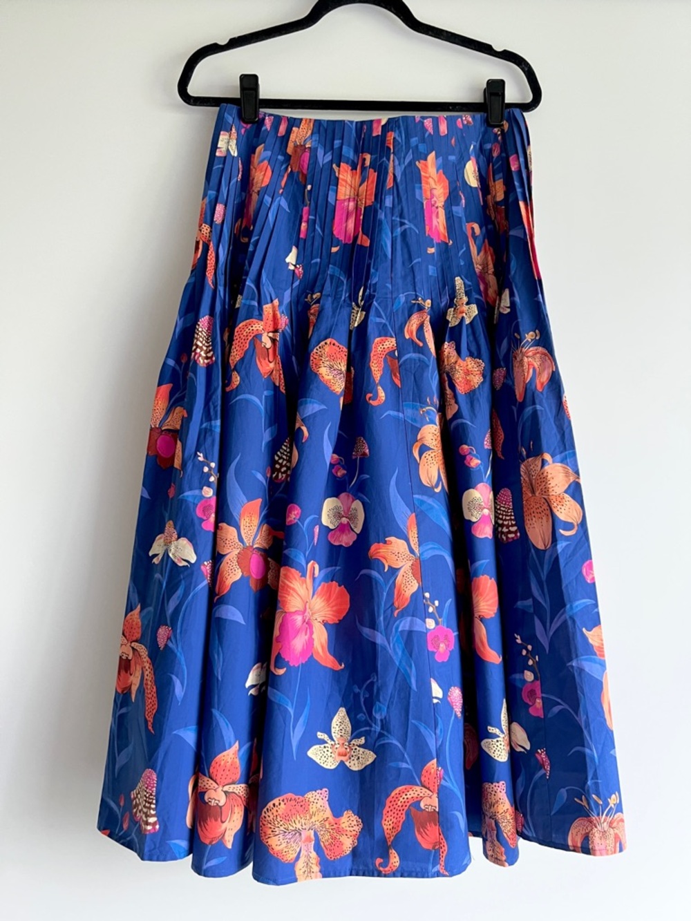 FARM Rio Blue Floral Pintuck Midi Skirt Size Medium NWT - Picture 5 of 16